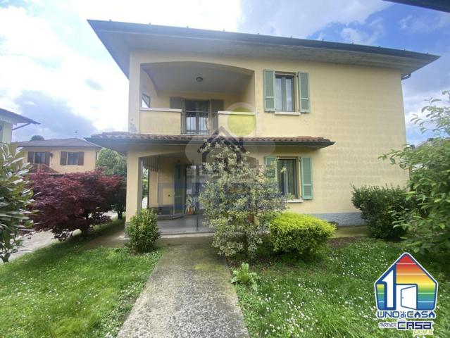 Villa in vendita di 236 m² in Via IV Novembre