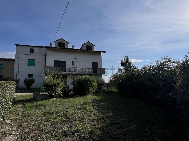 Villa in vendita di 354 m² in Contrada San Michele, 18