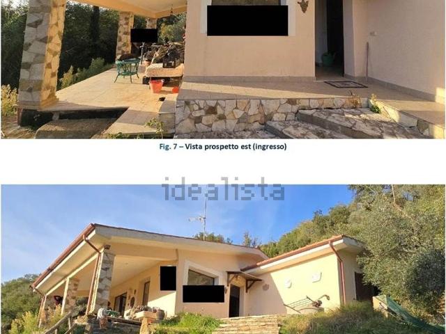 Villa in vendita di 366 m² in Via Case Sparse