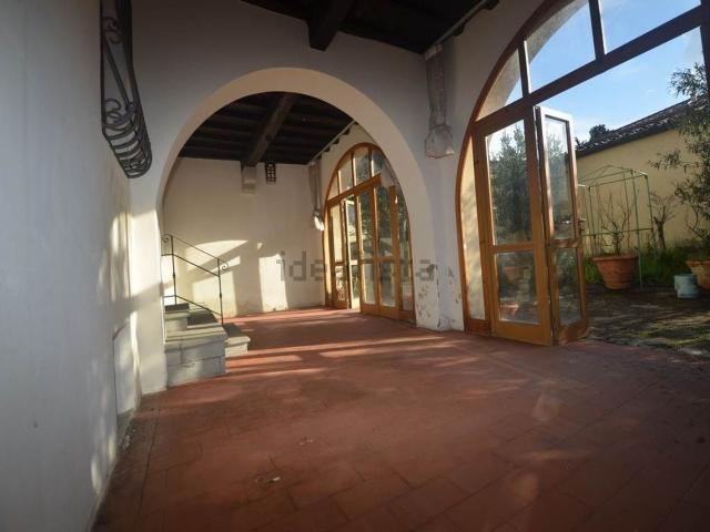Villa in vendita di 380 m² in Via delle Gore, 20