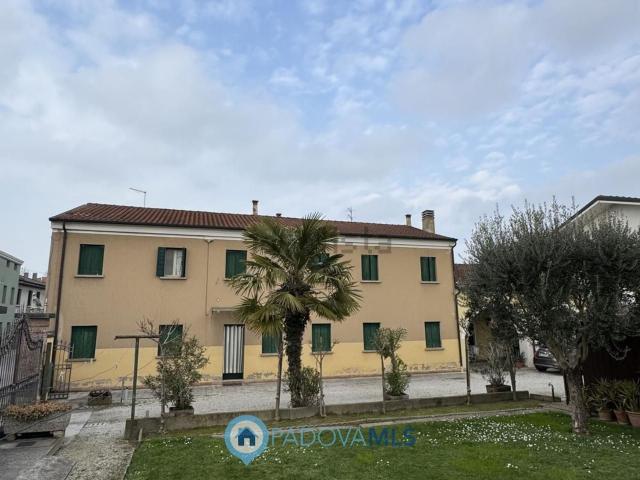 Villa in vendita di 320 m² in Via Sette Martiri, 5
