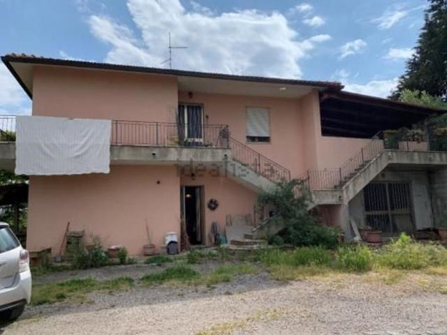 Villa in vendita di 322 m² in Via Duchi di Montefeltro, 26