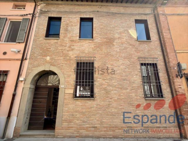Villetta indipendente in vendita di 327 m² in Via CAVOUR, 19