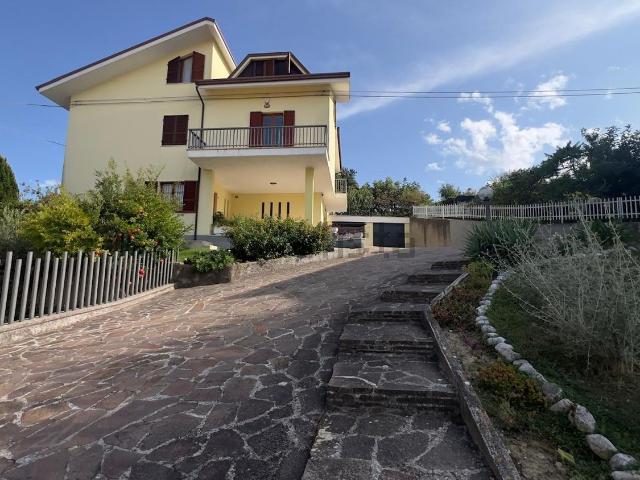 Villa in vendita di 450 m² in Via Enrico Fermi