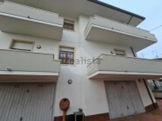 Villa in vendita di 420 m² in Via Pellicciardi, 10