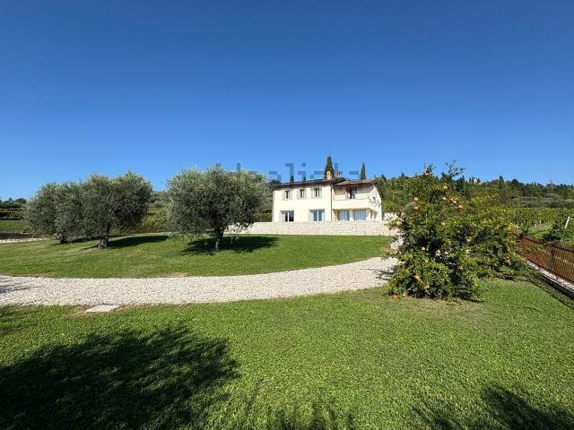 Villa in vendita di 588 m² in Via Maso, 24