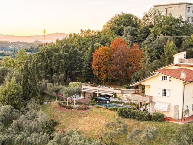 Villa in vendita di 500 m² in Via Montecchio