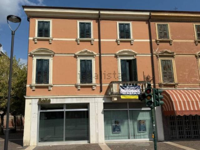 Villa in vendita di 709 m² in Via Duomo