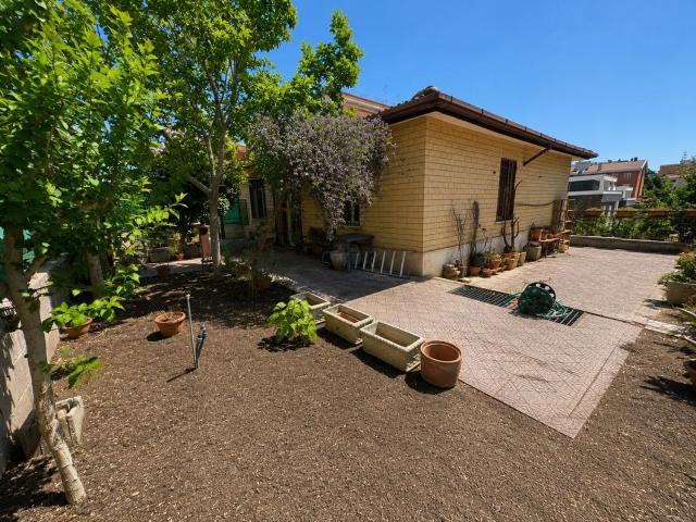 Villa in vendita in via via achille vertunni 125, Roma