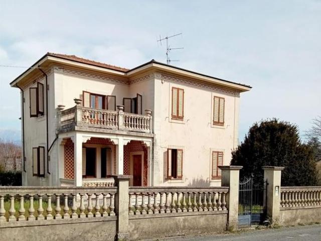 Villa in Vendita in Via Roma 212 a Tresana
