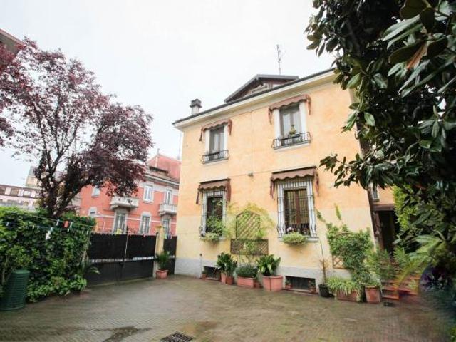 Villa in Vendita in zona CRESCENZAGO con giardino