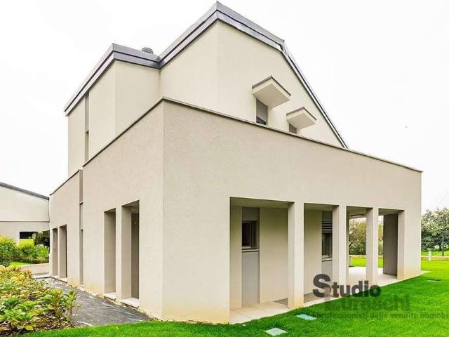 Esclusiva villa di 323 mq in vendita Lecco, Italia