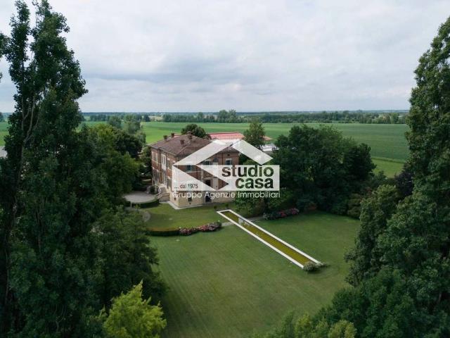 Villa in vendita Salvirola, Lombardia