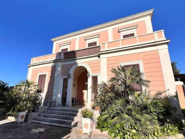 Villa in vendita Trani, Italia