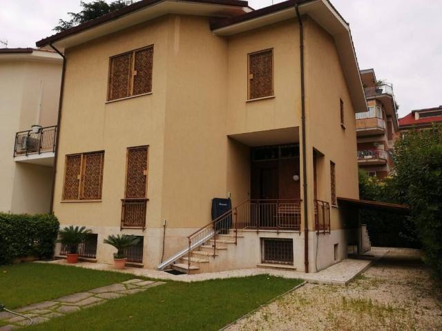 Villa in vendita Via Vincenzo Padula, Roma, Lazio