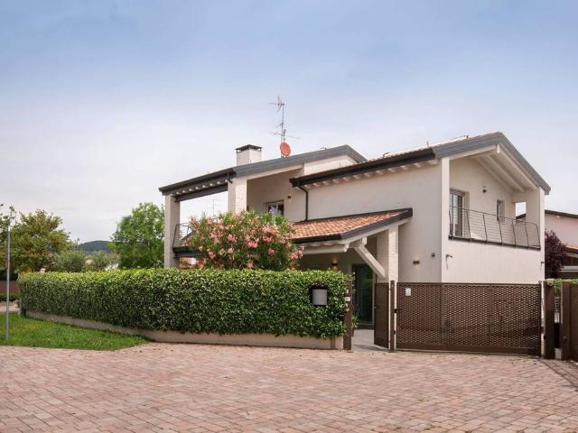 Villa in vendita Via Albano Pontedera, Verona, Veneto