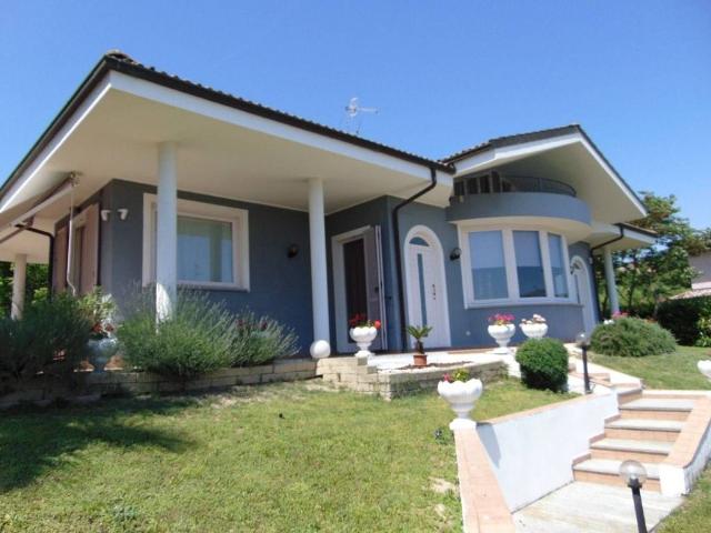 Villa in vendita Via Cesare Pavese, Nizza Monferrato, Piemonte