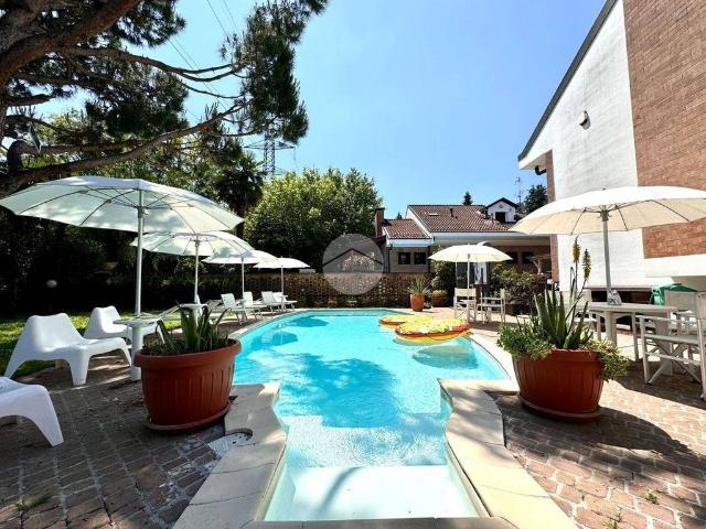Esclusiva villa in vendita via fratelli cervi, 16, Peschiera Borromeo, Milano, Lombardia
