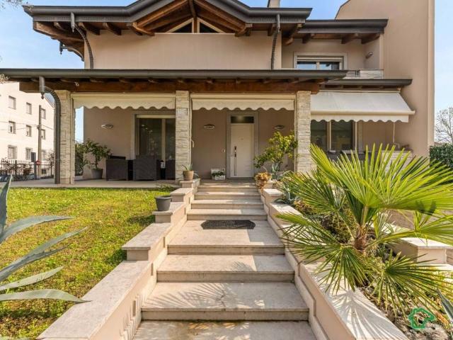Villa in vendita Via Giuseppe Ungaretti, Sordio, Lombardia