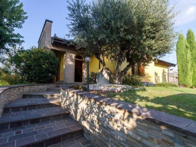 Villa in vendita Via Mario Flores, Cremona, Lombardia