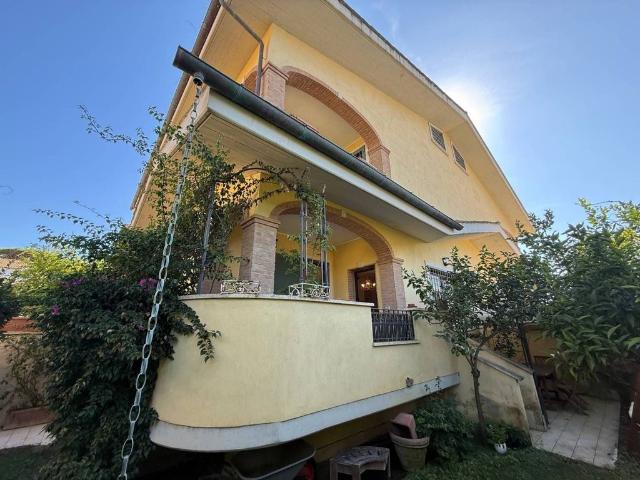 Villa in vendita Via Numana, Fiumicino, Roma, Lazio