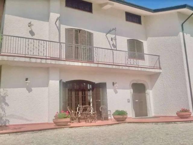 Villa in vendita via Petrile, Sant'Angelo dei Lombardi, Campania