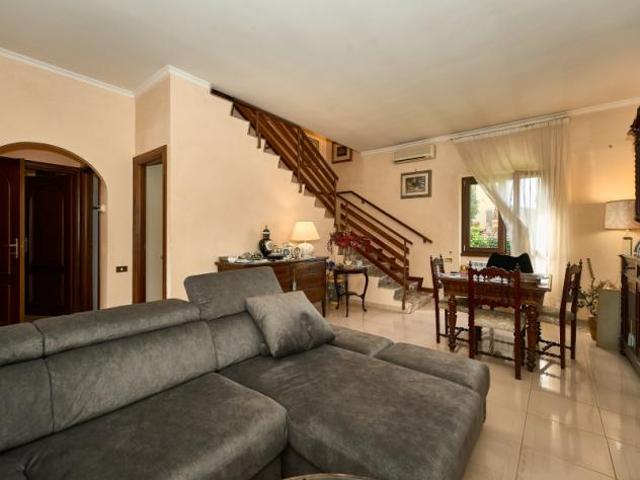 Villa in Via Agrifoglio