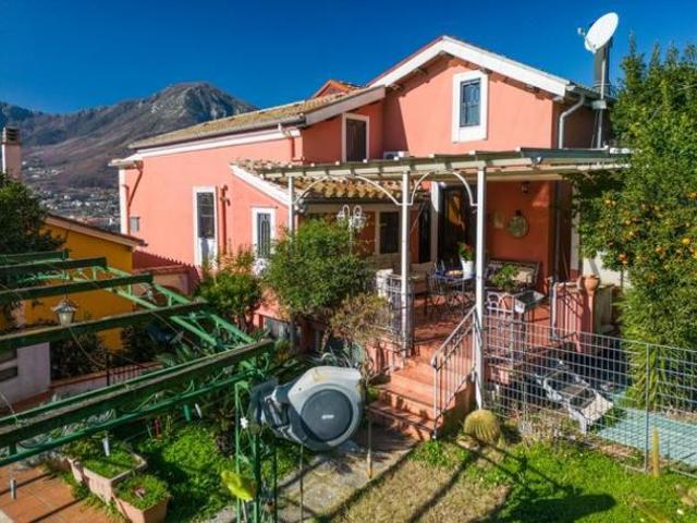 Villa in Via Giacinto Arnese