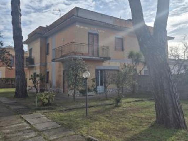 Villa in Via dei Faggi