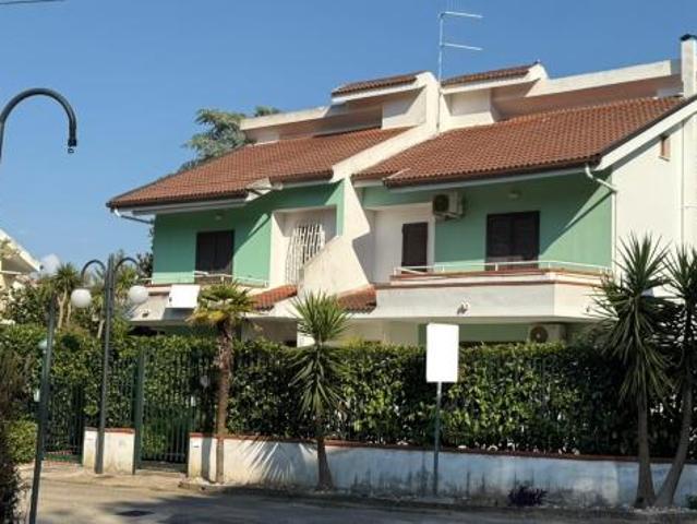 Villa in Via dei Glicini