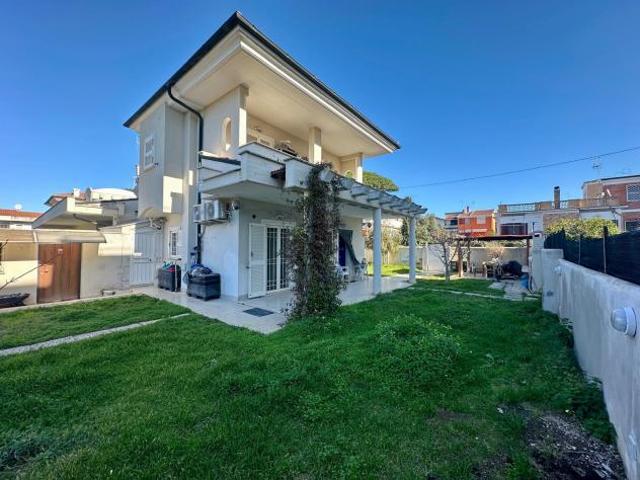 Villa in Via delle Conifere