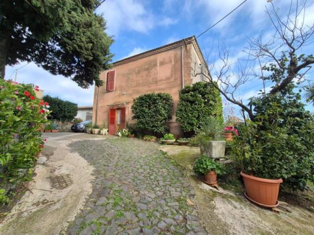 Villa in Via di Contrada Comune