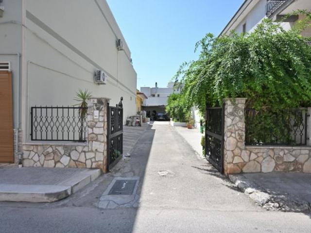 Villa in Via Marco Pacuvio