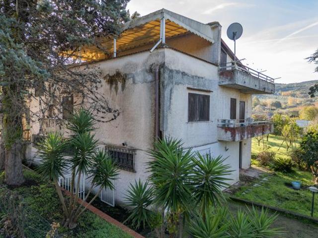 Villa in Via Piano delle Pere