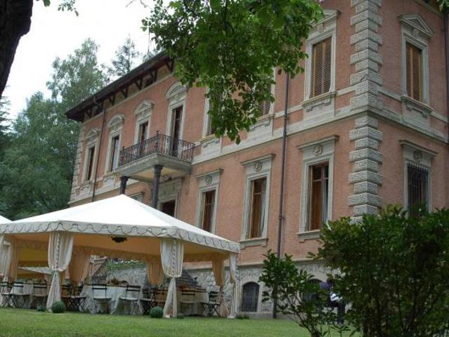 Villa in Viale Angelo Silvio Novaro