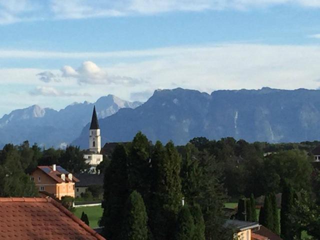 Villa in absoluter Ruhelage mit unverbaubarem grandiosem Ausblick in die Berge, Südlage