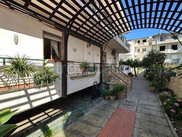 Villa in affitto a Condofuri strada Statale 106 Jonica, arredato, giardino, caminetto TrovaCasa
