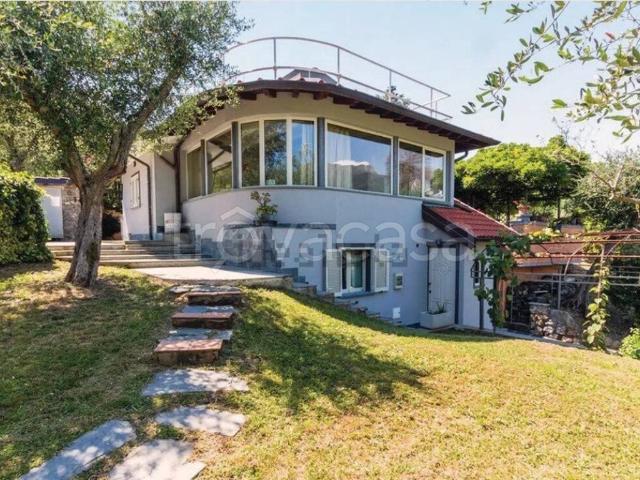 Villa in affitto a Camaiore, giardino privato, piscina, angolo cottura TrovaCasa