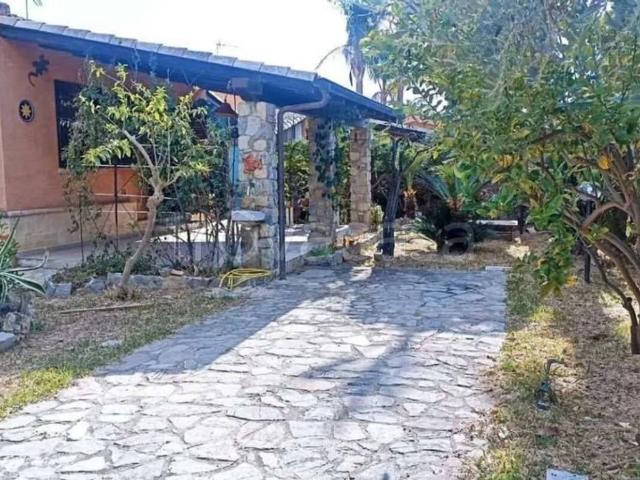 Villa in affitto a Campofelice di Roccella viale San Francesco, giardino privato, posto auto, piscina condominiale TrovaCasa