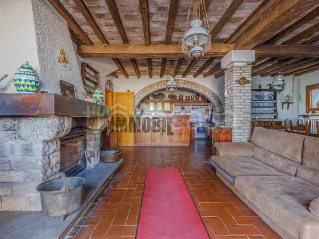 Villa in affitto a Canossa localita' roncaglio cadrazzole, giardino privato, box, parzialmente arredato TrovaCasa