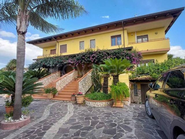 Villa in affitto a Capaccio Paestum via Apollo, arredato, giardino privato, posto auto TrovaCasa