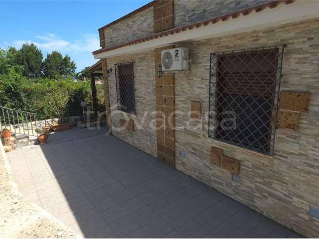 Villa in affitto a Carini via Aldo Moro, 56, giardino privato, posto auto, rustico TrovaCasa