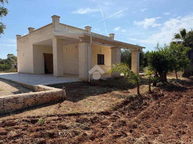 Villa in affitto a Carovigno contrada Donnosanto, arredato, giardino privato, terrazzo TrovaCasa