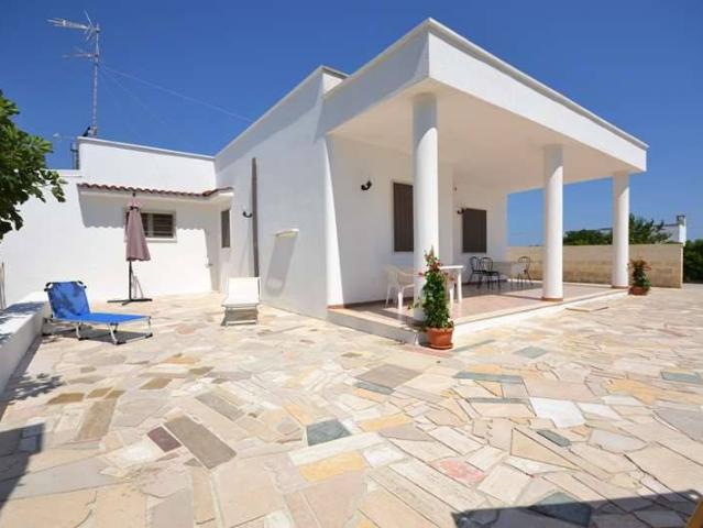 Villa in affitto a Carovigno strada Statale di Egnazia, arredato, giardino privato, terrazzo TrovaCasa