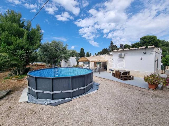 Villa in affitto a Carovigno sp33, arredato, giardino privato, turistica TrovaCasa