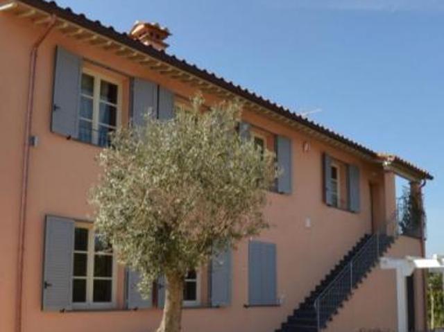 Villa in affitto a Cascina