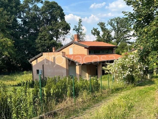Villa in affitto a Casatenovo via Giuseppe Verdi, 20, non arredato/vuoto, giardino privato, cucina abitabile TrovaCasa