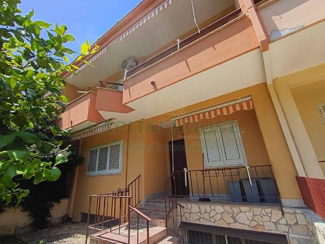 Villa in affitto a Caserta via Gregorio Mendel, non arredato/vuoto, giardino privato, posto auto TrovaCasa