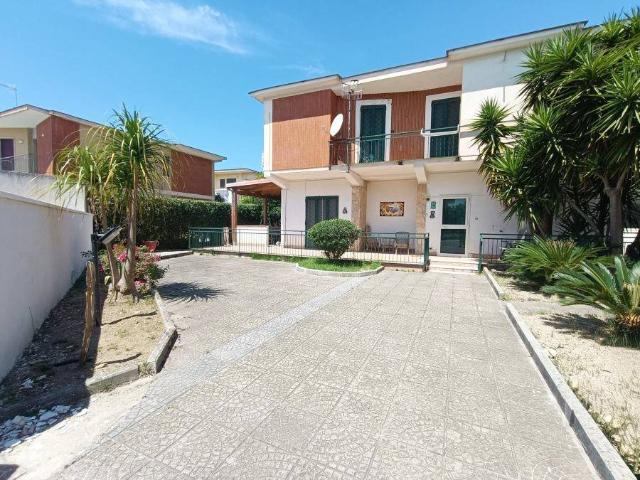 Villa in affitto a Castel Volturno CE
