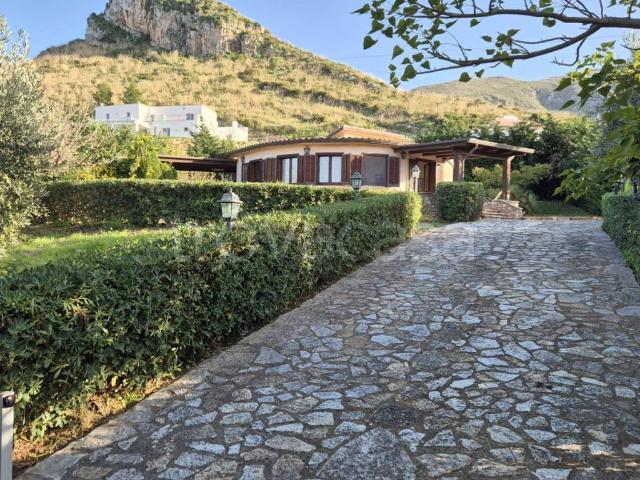 Villa in affitto a Castellammare del Golfo contrada Acquavite, 1, arredato, giardino, ripostiglio TrovaCasa